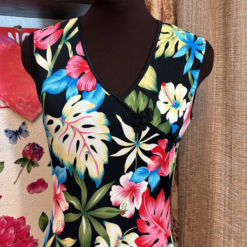 Vintage J&J Fashion Hawaii, sleeveless black/multicolor  floral dress. Size S.